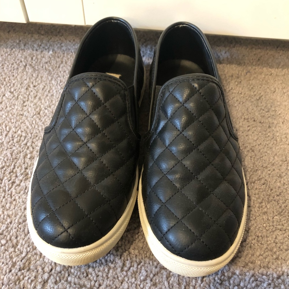 Ecentrcq Black Sneakers by Steve Madden - LIKE NEW